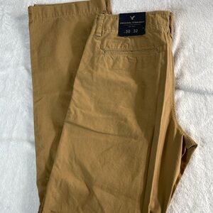 American Eagle Outfitters Mens Original Straight Khaki Pants 30x32 NWT